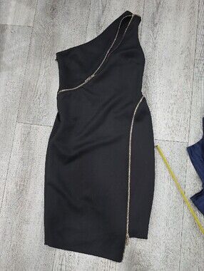 Black One-Shoulder Bodycon Dress with Gold Zipper Detail